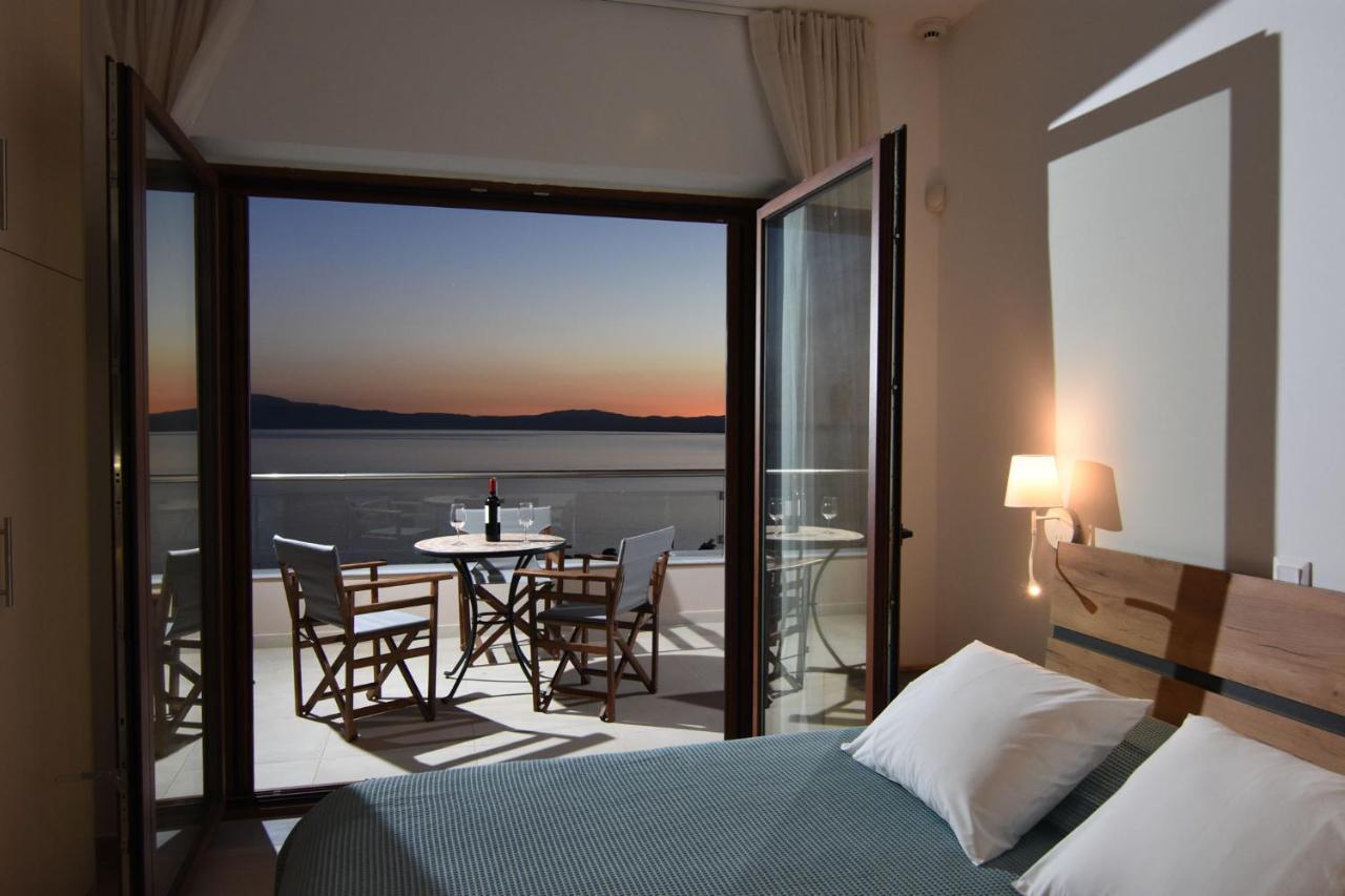 Villa Dafni - Infinite Sea Vistas With Private Pool Kalamata Eksteriør billede