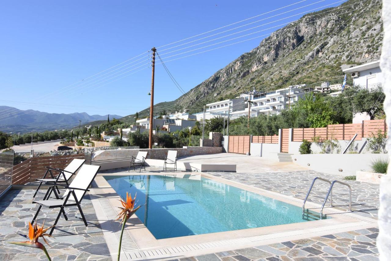Villa Dafni - Infinite Sea Vistas With Private Pool Kalamata Eksteriør billede