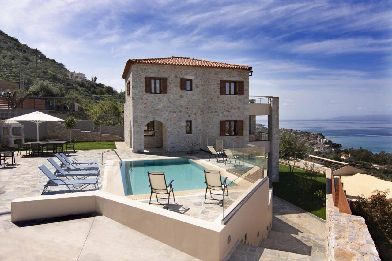 Villa Dafni - Infinite Sea Vistas With Private Pool Kalamata Eksteriør billede